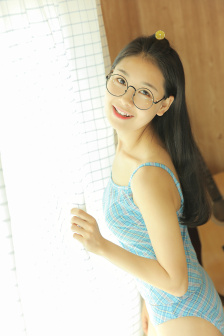 《漂亮的女邻居在线